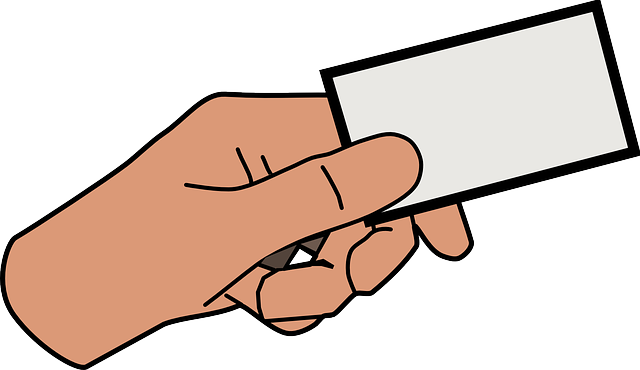 Ręka trzymająca wizytówkę